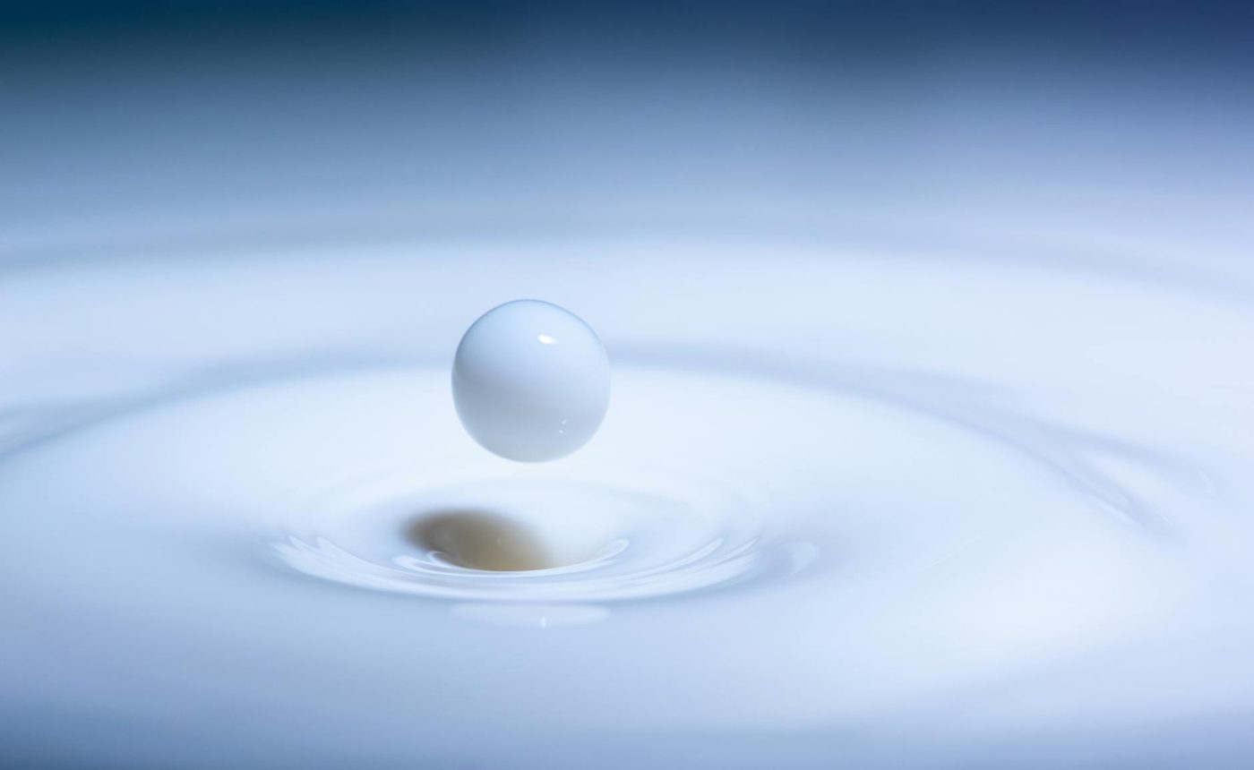 Plantaardige melk blijkt vreemde fysische eigenschappen te hebben