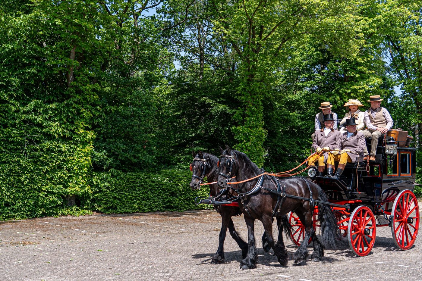 Vijf gewonden na botsing tussen twee paardenkoetsen in Oudsbergen