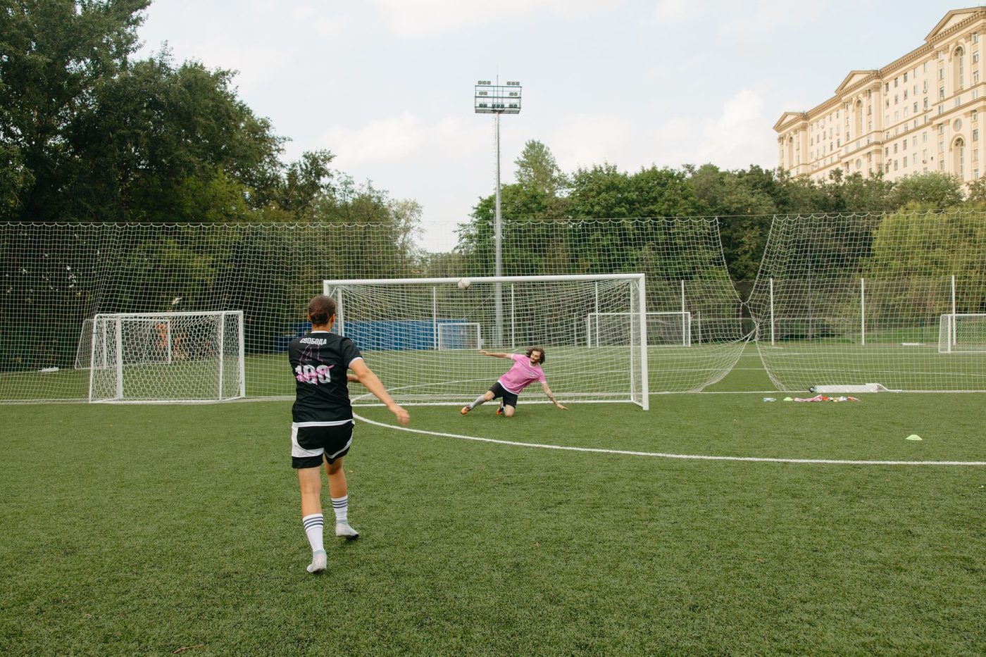 OHL-vrouwen overleven penaltydrama en ruiken nu écht aan Champions League-groepsfase