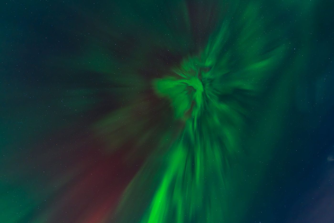 Smile-satelliet legt spectaculaire beelden van poollicht rond de aarde vast
