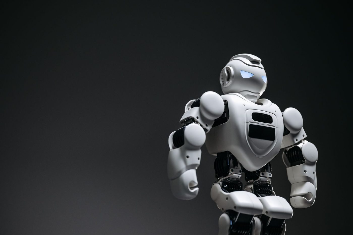 Twee jongeren opgepakt: robot betast 16-jarig meisje in Keulen