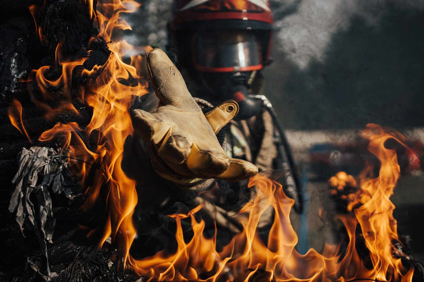 Ontploffing in Sint-Gillis: buurtbewoners blussen brand nog vóór de brandweer er is