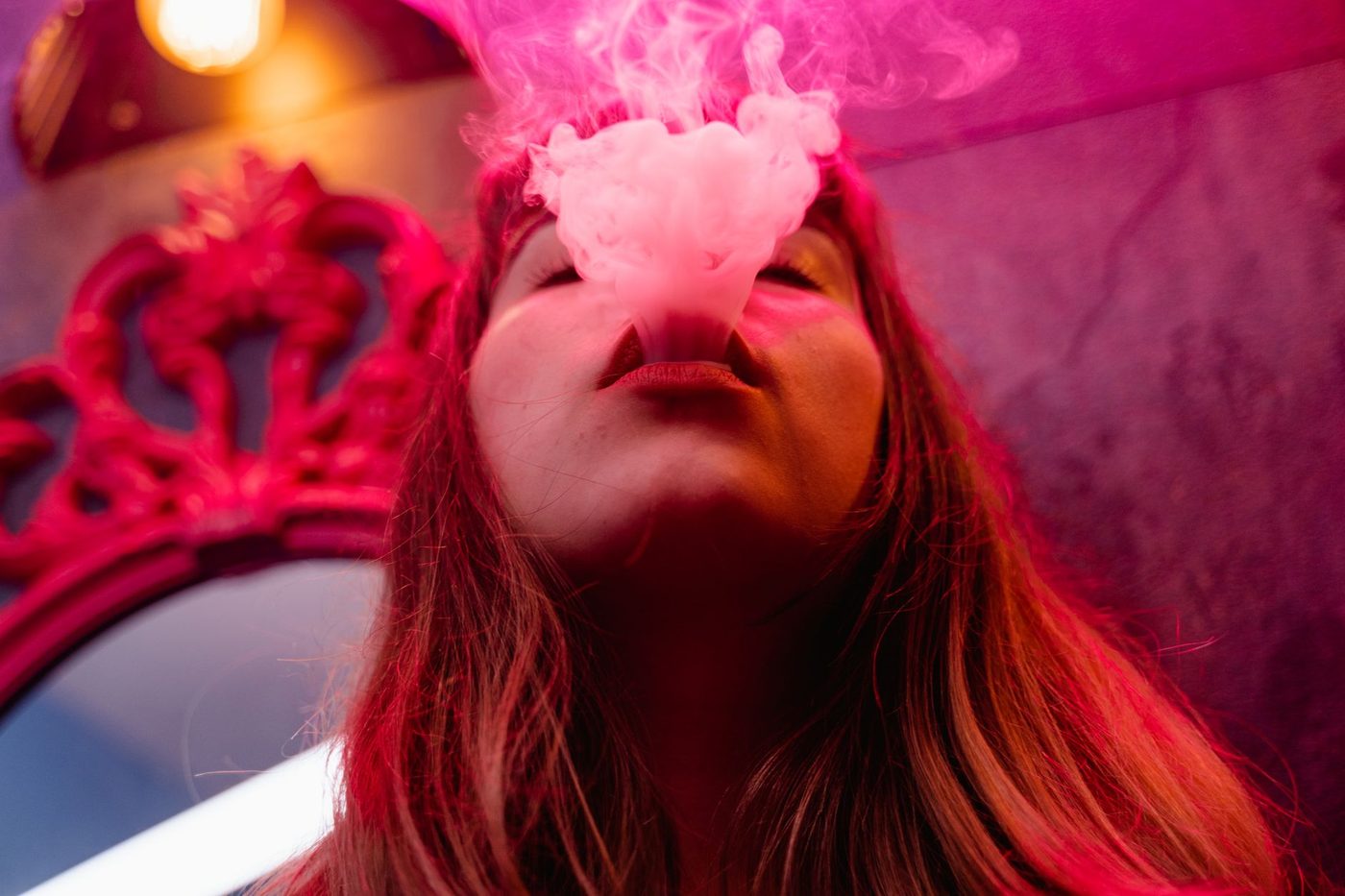 Politie haalt 2.377 illegale vapes uit Limburgse nachtwinkels: "Dit vonden ze nog meer"