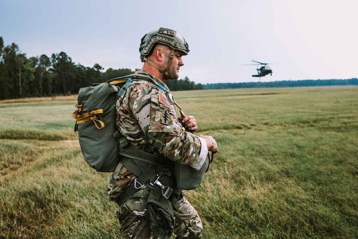 Vijf militairen gewond bij parachute-oefening in Limburg: één zwaargewonde