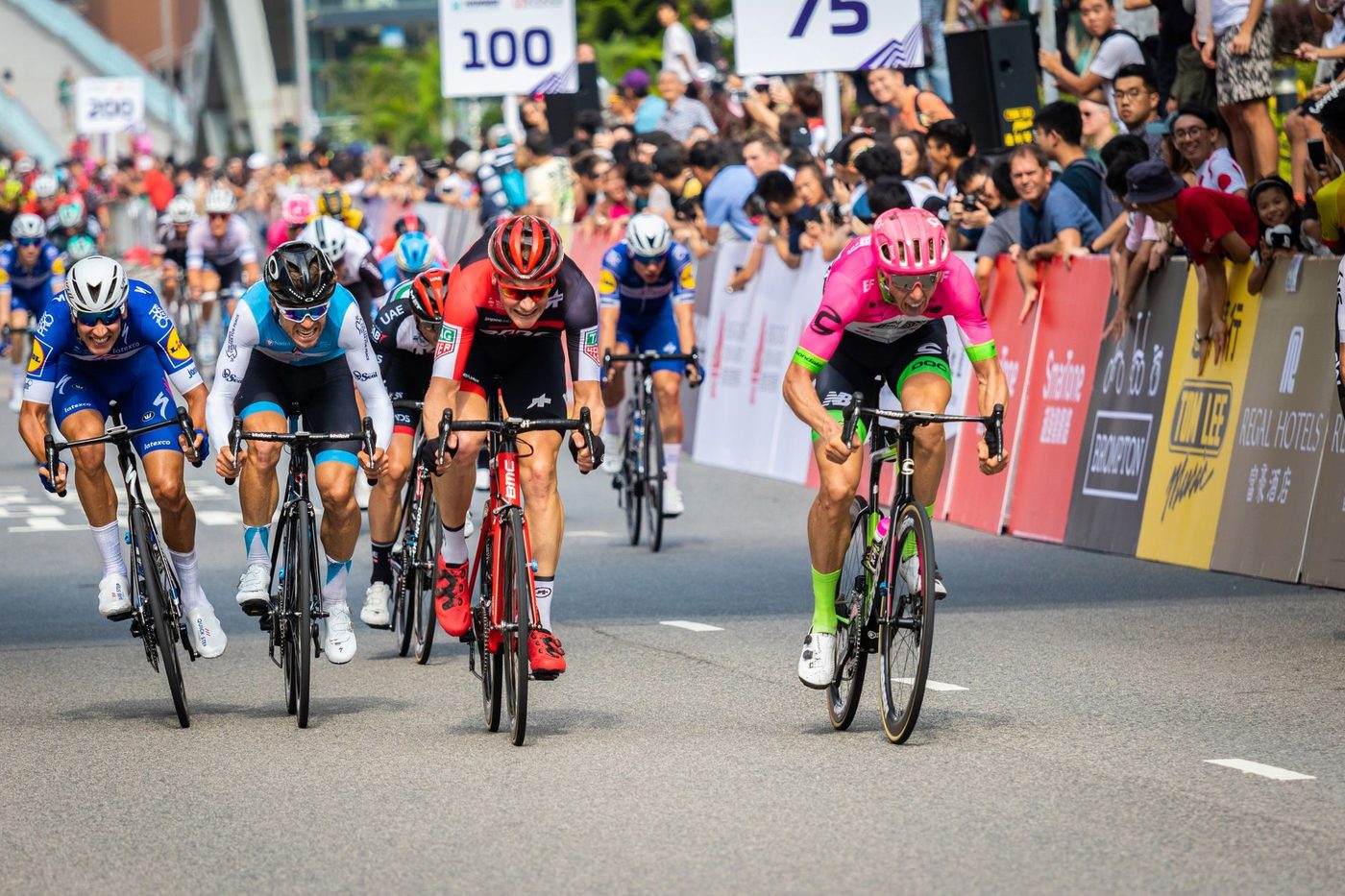 Belgen net te laat voor podium in ploegkoers
