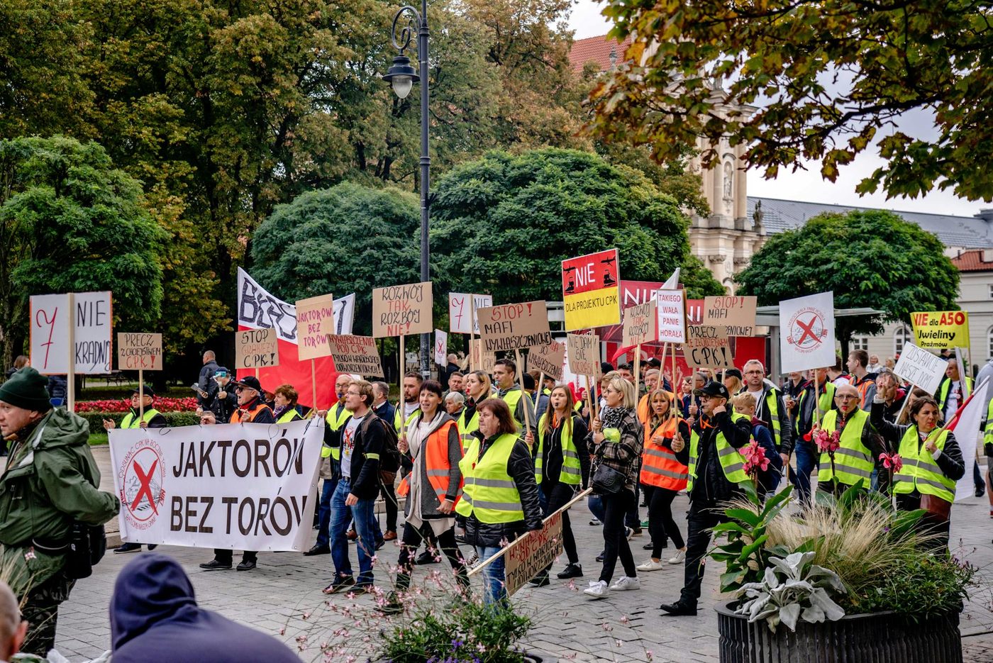 Gele hesjes betogen in Luik en Brussel: een overzicht van recente en historische protesten