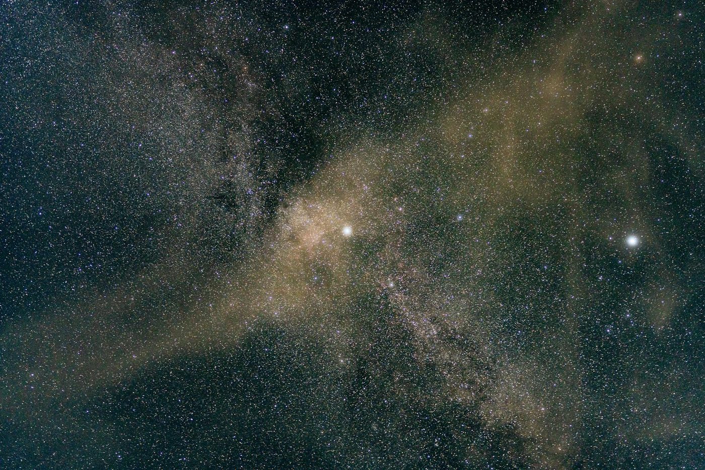 Derde sterrenstelsel zonder donkere materie ontdekt: kosmische botsingstheorie krijgt steun