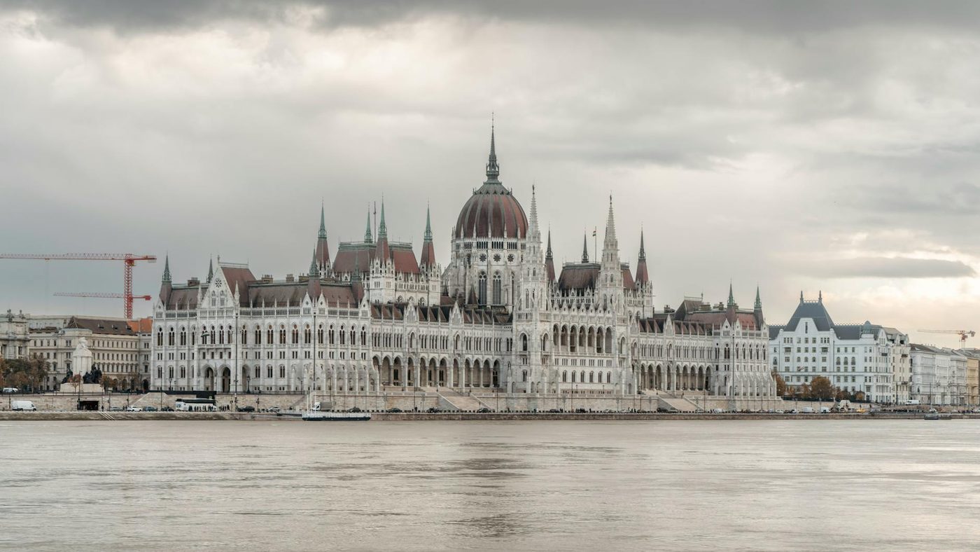 Minderjarige veroordeeld voor voorbereiding terreuraanslagen op Vlaams Parlement en militaire basis