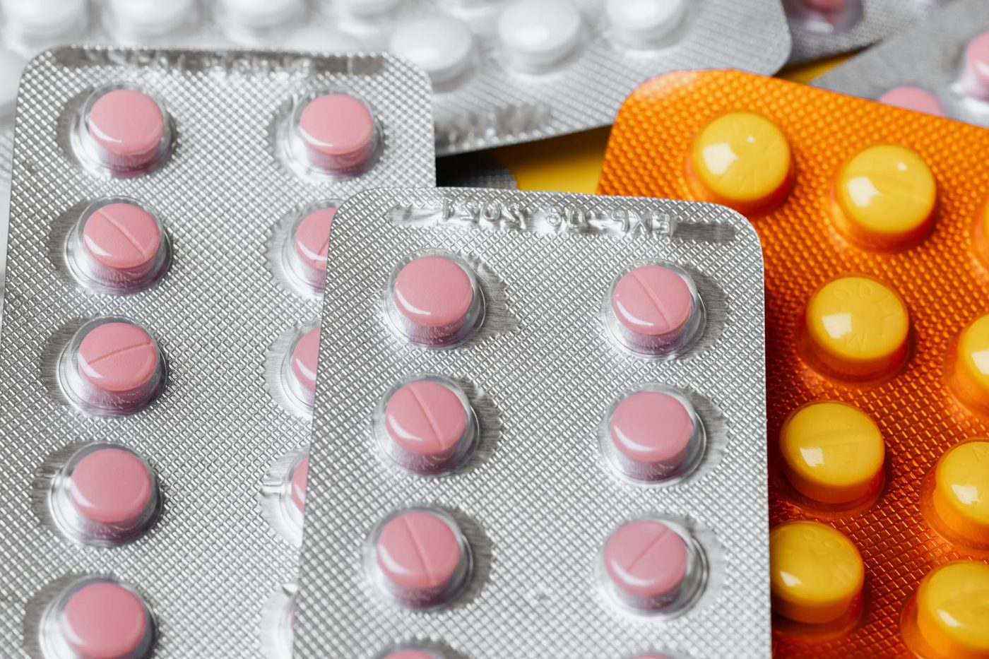 Drugsvondst op Sri Lankaanse luchthaven: 22 monniken aangehouden met 110 kilo cannabis