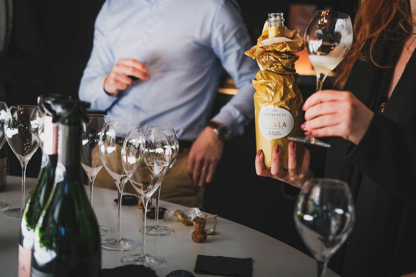 Alleen eten? In dit Brusselse restaurant krijg je er gratis champagne bij