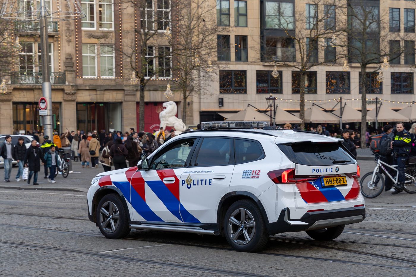 Ex-gedetineerde schiet cipier dood op Amsterdams terras