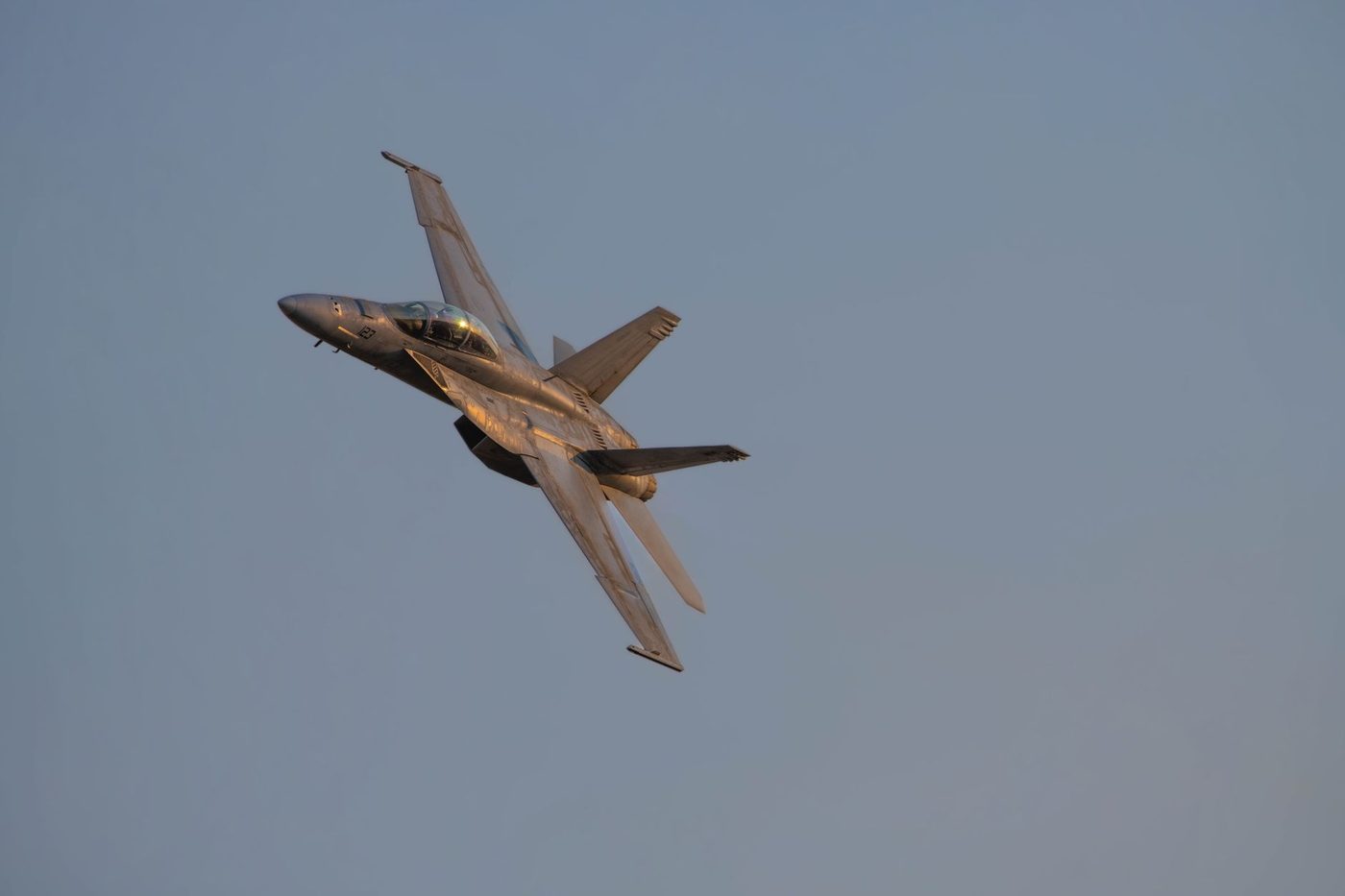 Spaanse gevechtsvliegtuigen schieten drone neer boven Roemenië te midden van hevige luchtaanvallen