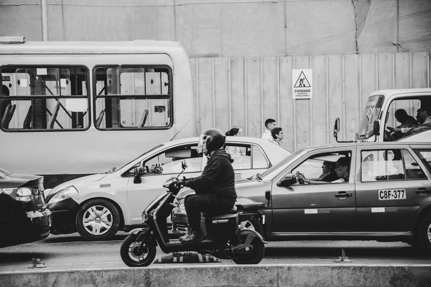 Toenemend geweld in openbaar vervoer: reizigers en personeel getroffen