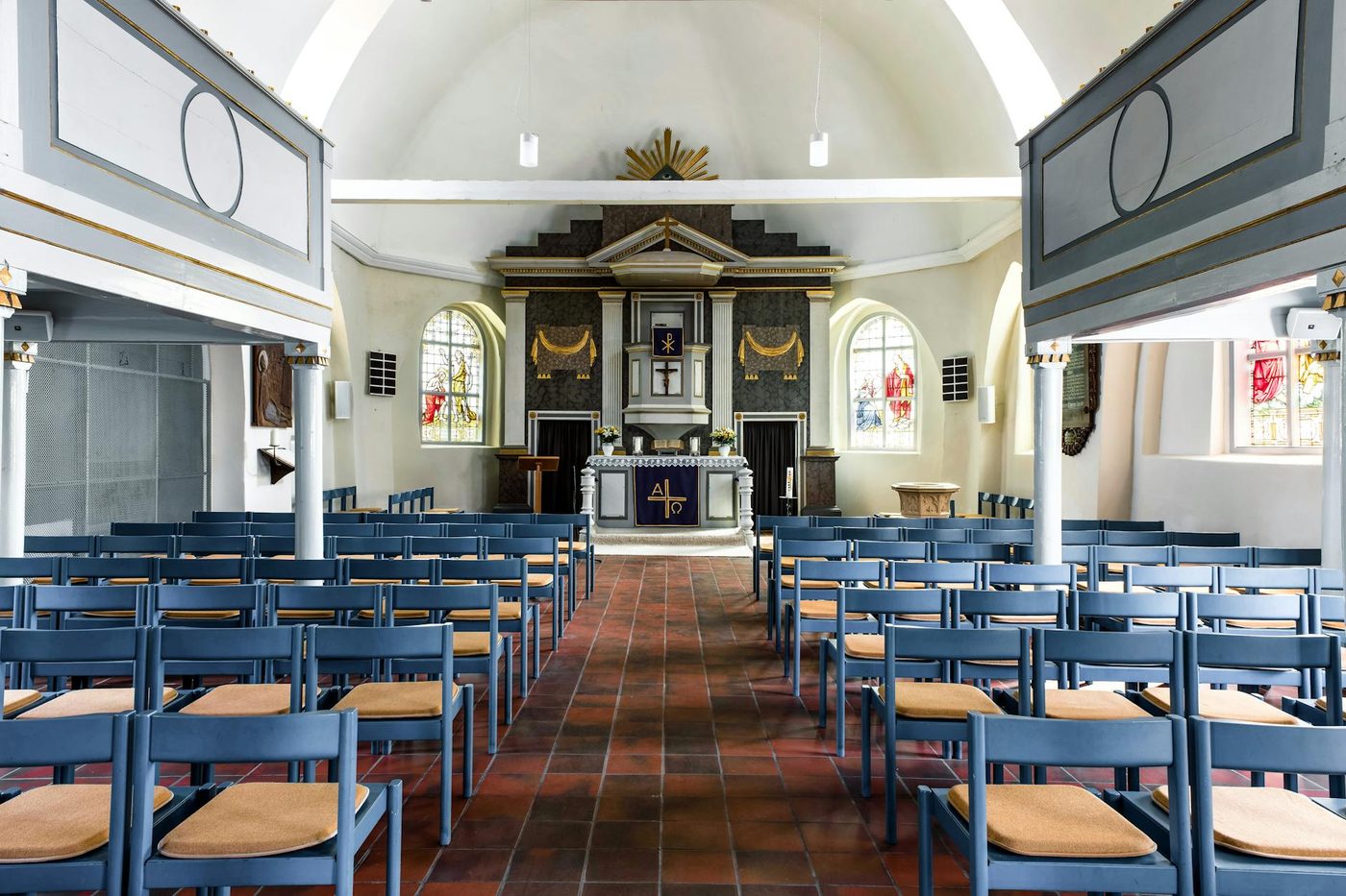 Paasviering in Kuregemse kerk onder politietoezicht na incident