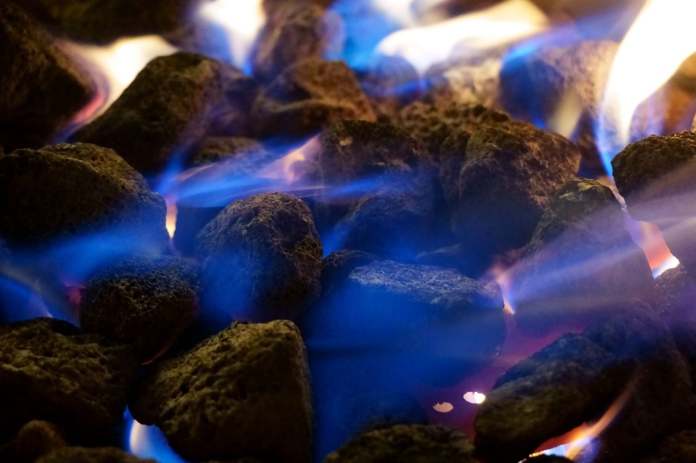 Koudeprik op komst: gasprijs stijgt fors en benzine wordt morgen 4 cent duurder