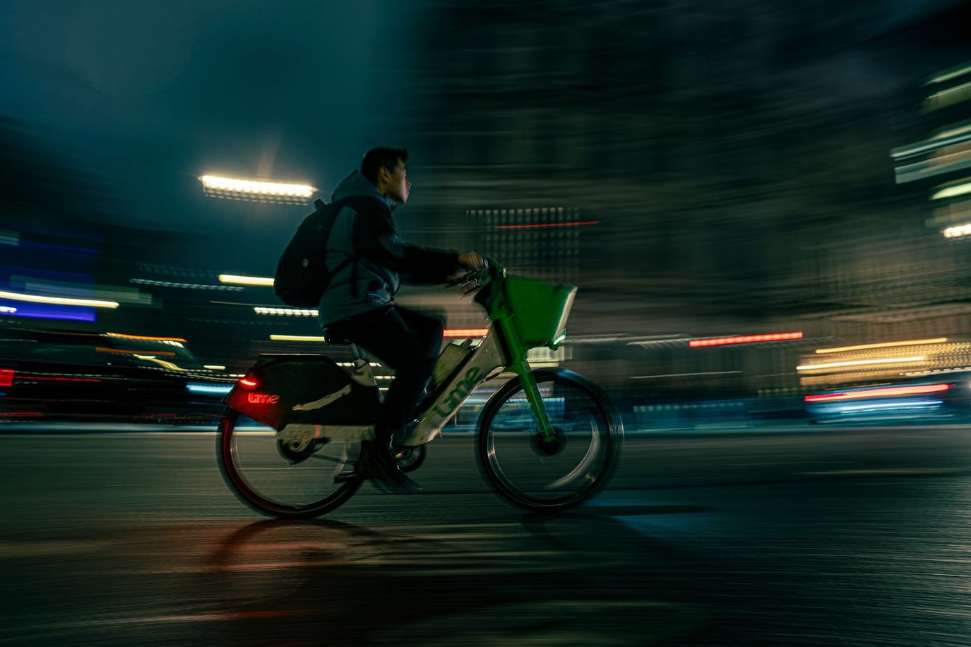 Jongen scheurt 120 km/u op fiets-lookalike: politie grijpt in