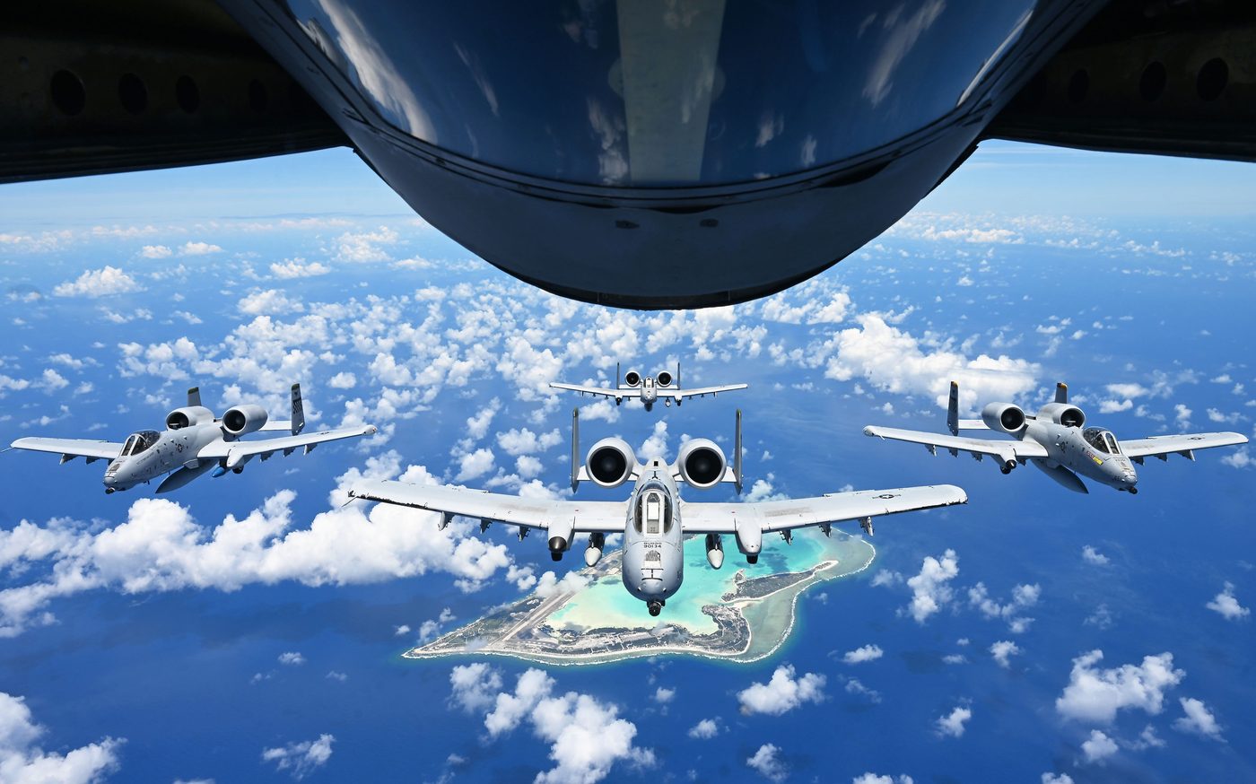 Amerikaans militair vliegtuig keert terug door mysterieuze Russische ruimteactiviteit