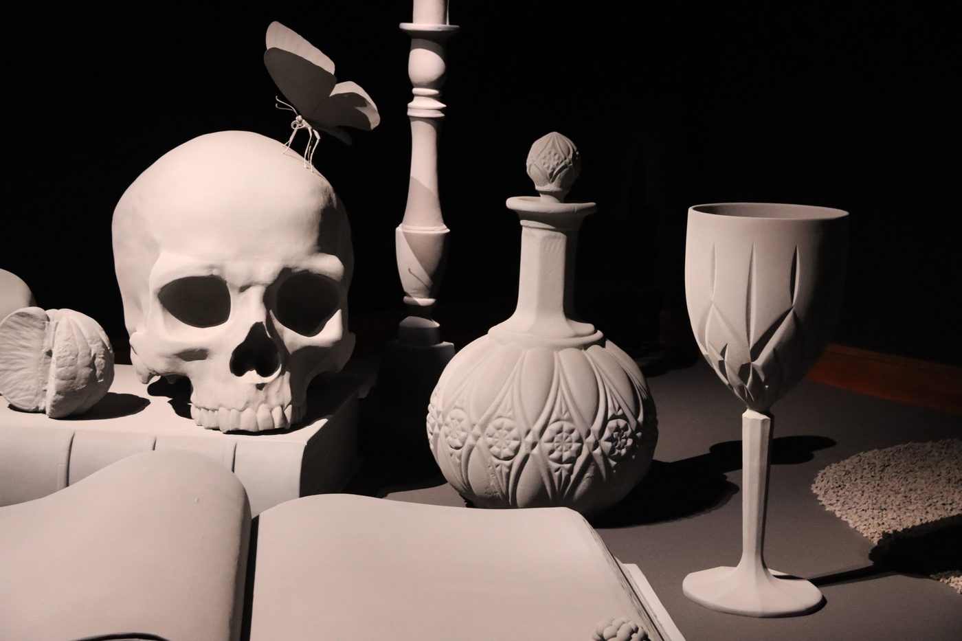 Hans Op de Beeck brengt kleur terug in zijn sculpturen vanuit atelier in Anderlecht