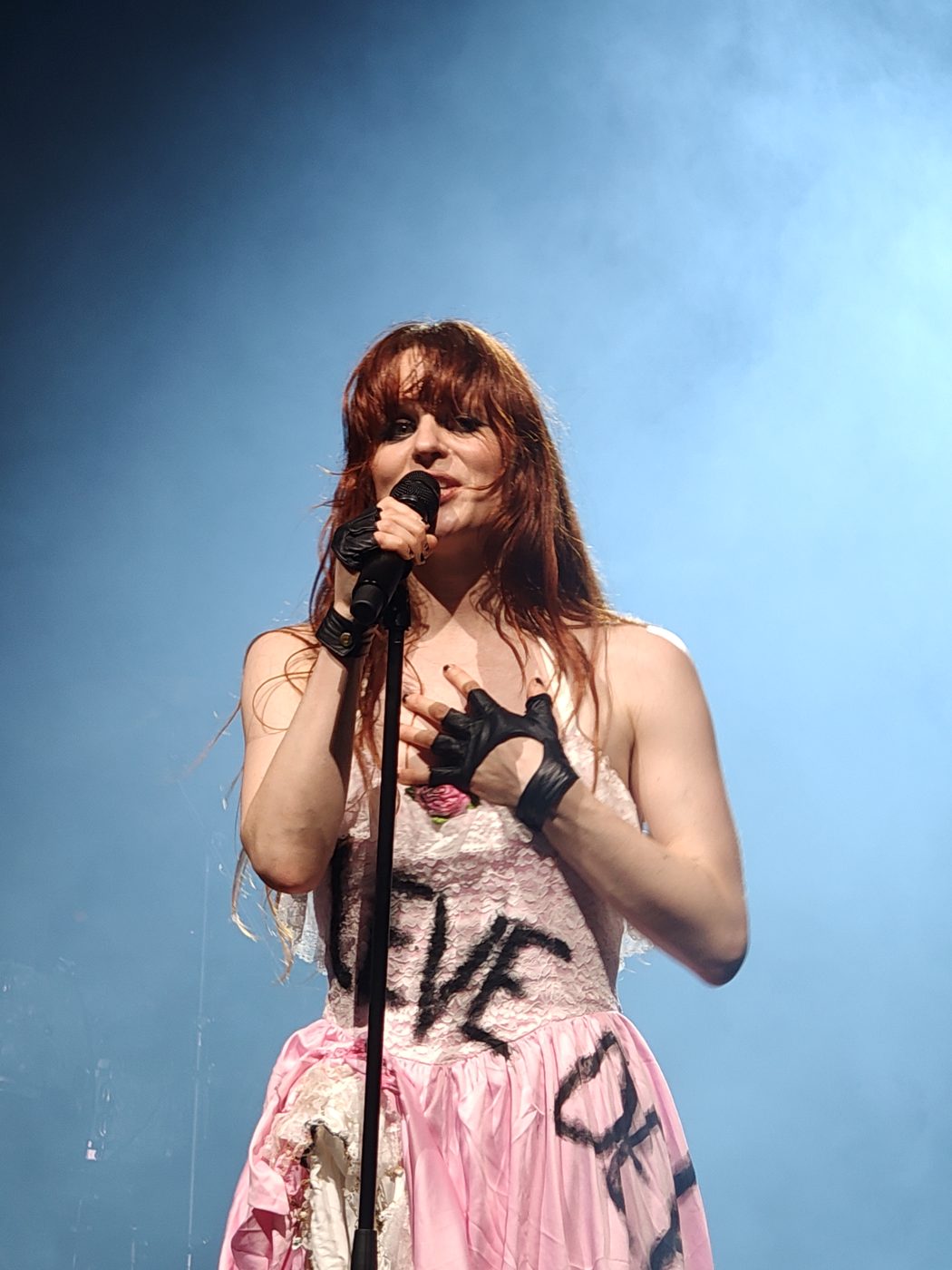 Merol shockeert Pukkelpop: bikini van onthoofde Barbiepoppen en een melkpistool