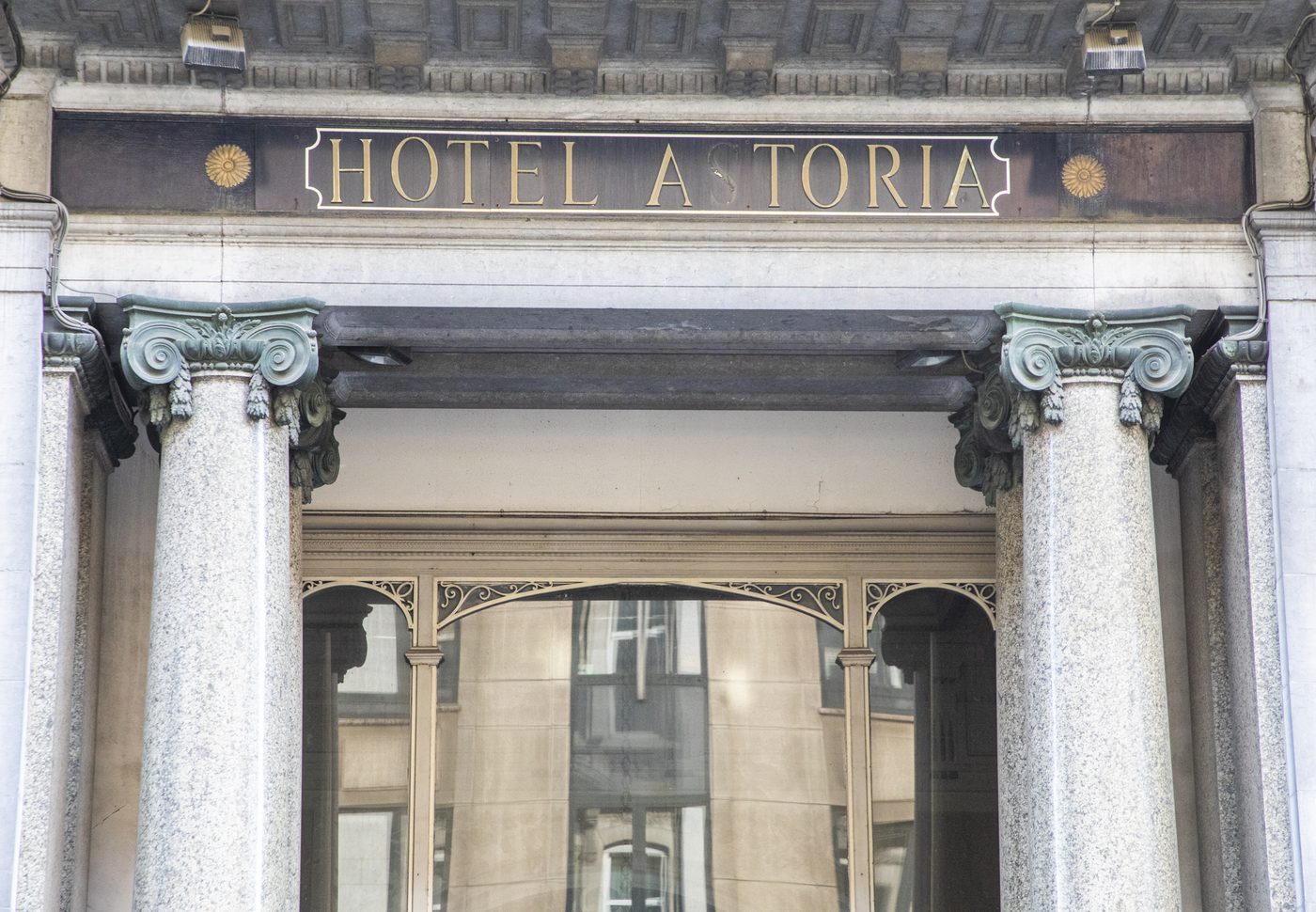 Deels evacuatie Hotel Astoria in Brussel na melding chloorlucht