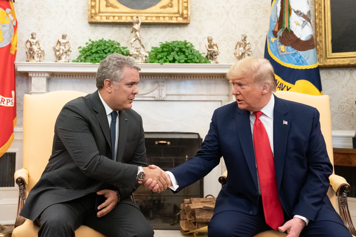 Twee aanslagen op dag één van Colombia’s nieuwe president: leger slaat meteen terug