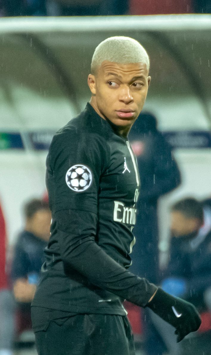 Mbappé scoort drie keer in kanonnade: Real Madrid veegt Real Sociedad van de mat