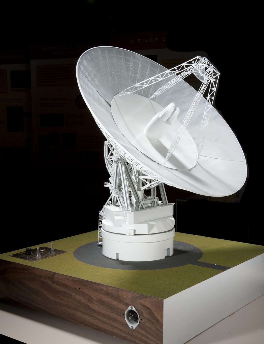 NASA breidt Deep Space Network uit met nieuwe gigantische antenne in Californië