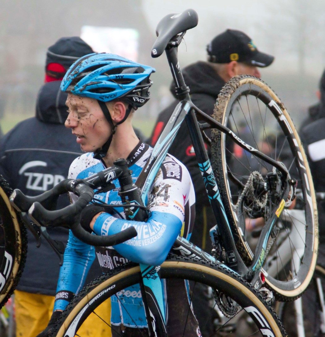 Vanthourenhout sloopt openingscross in Dendermonde