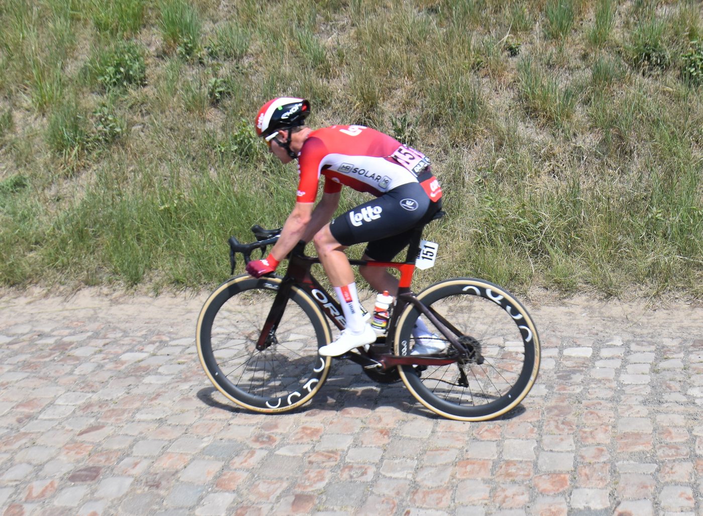 Berckmoes slaat toe op de Muur: etappezege én leiderstrui in Renewi Tour