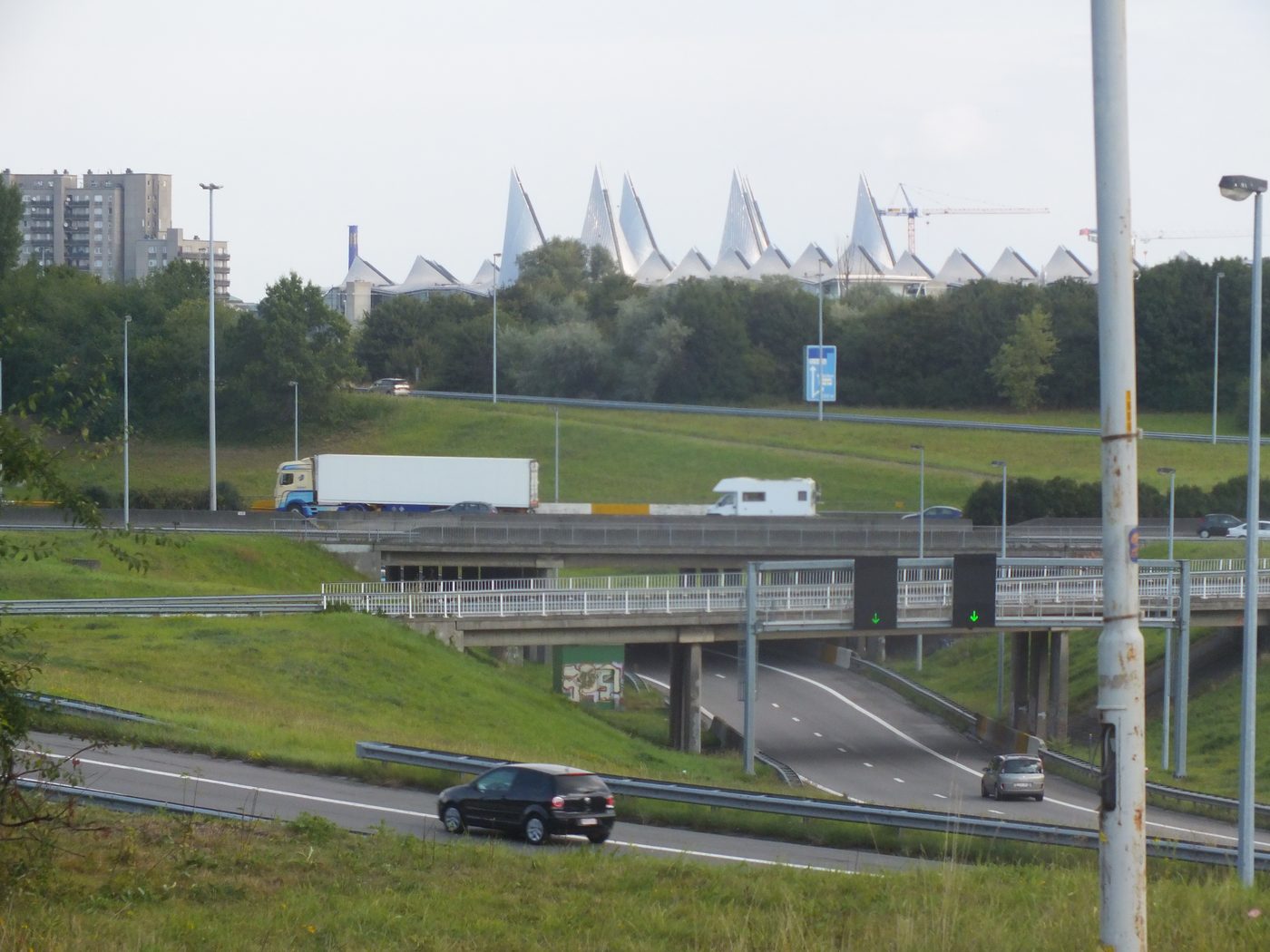 Gat op Antwerpse Ring verspert drie rijstroken bij Merksem