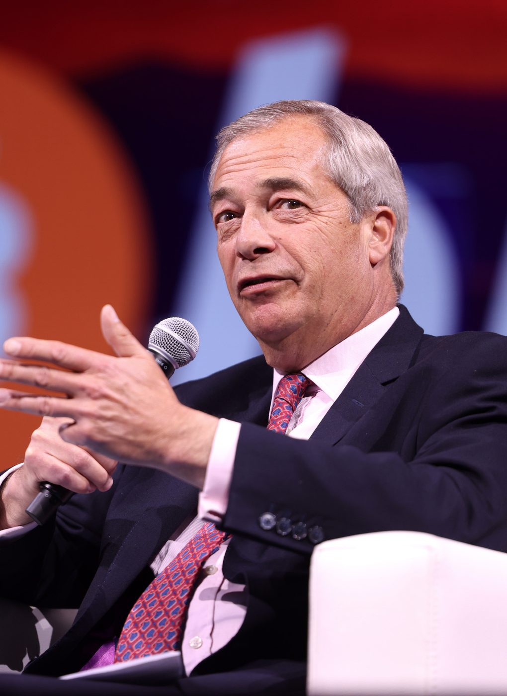 Nigel Farage triomfeert bij tussentijdse parlementsverkiezingen