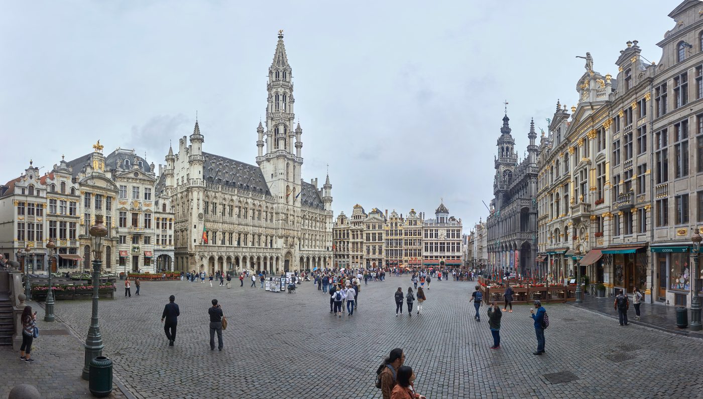 Brussel viert Dag van Europa met reuzevlag en eerbetoon aan Oekraïne