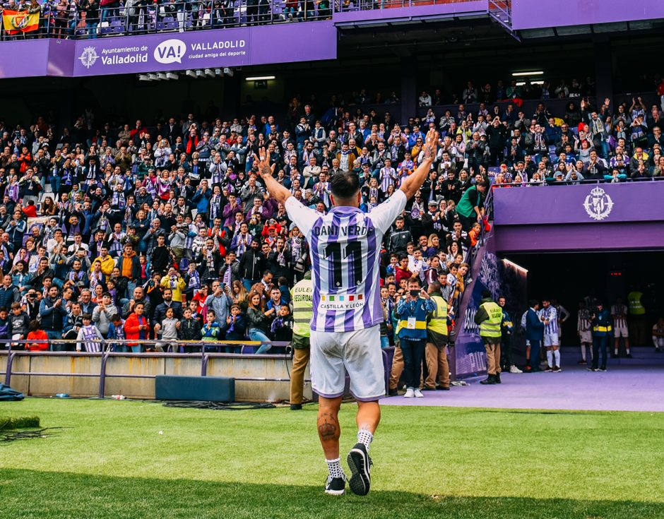 Tiener kruipt onder bus voetbalclub Valladolid en bereikt zo Spanje