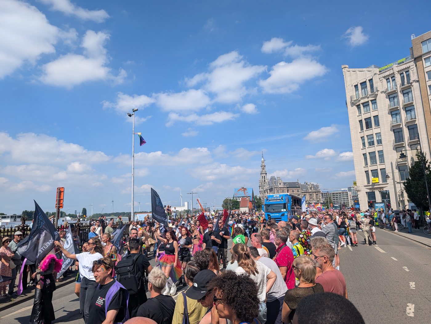Regen vandaag kan Antwerp Pride fataal worden: "Dan is er volgend jaar geen parade meer"