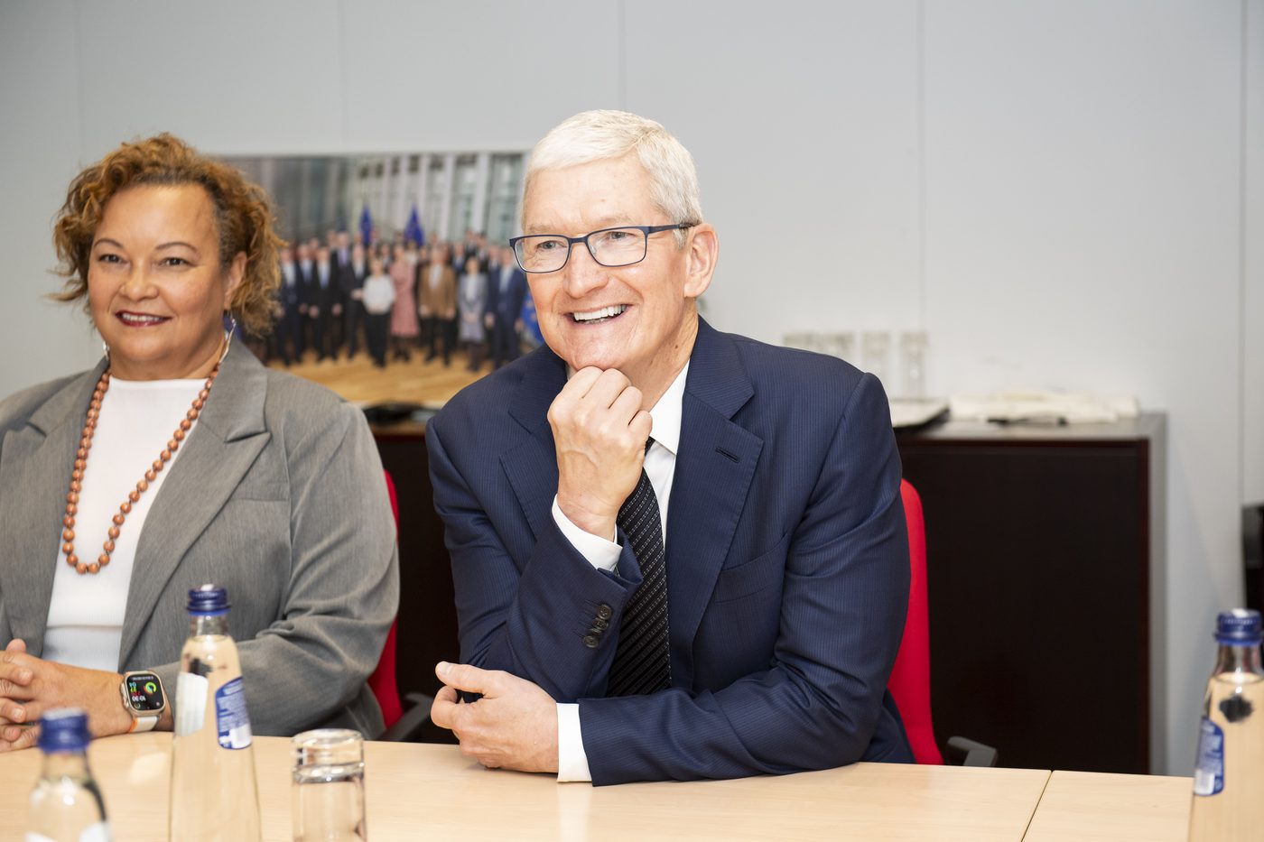 Tim Cook geeft de leiding bij Apple over aan John Ternus na vijftien jaar