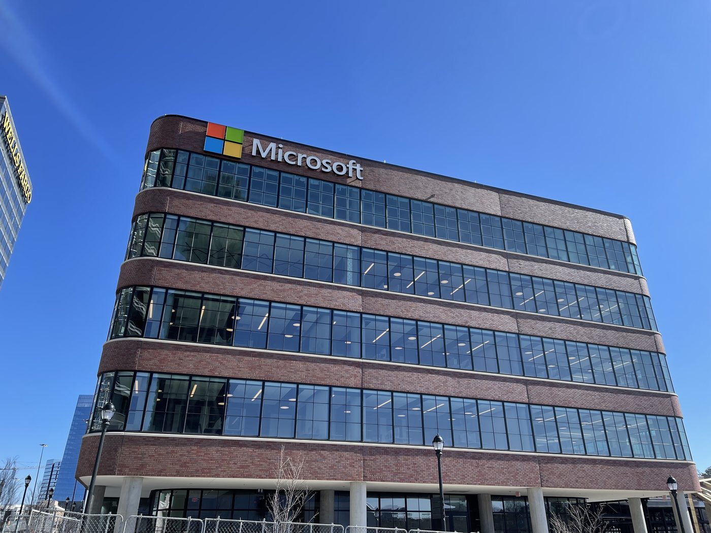 Microsoft biedt 60.000 werknemers vertrekregeling aan — Nederland en België gespaard