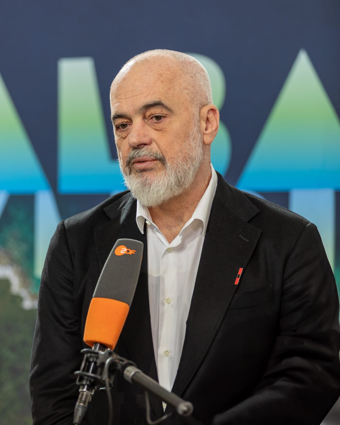Zes dagen protesten, rubberkogels en traangas: Rama blijft premier van Albanië