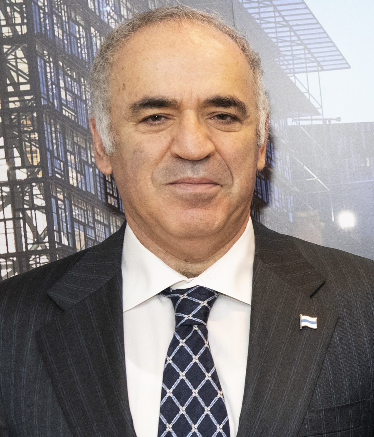 13-jarige Seppe houdt het langst stand tegen schaaklegende Kasparov (63)