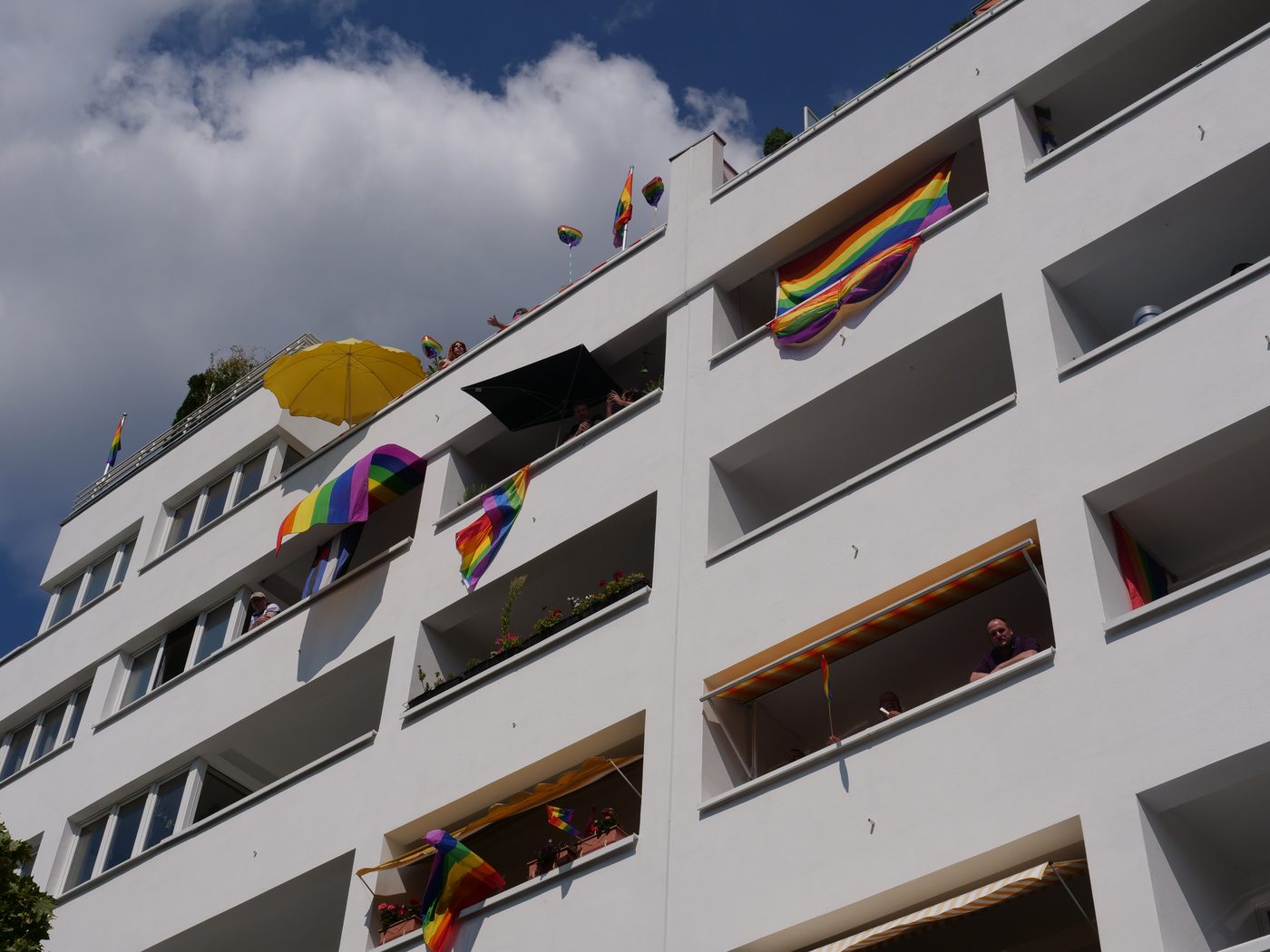 Ex-Mister Gay Belgium getuigt: "Ene combi na andere stormde Berlin Pride op"