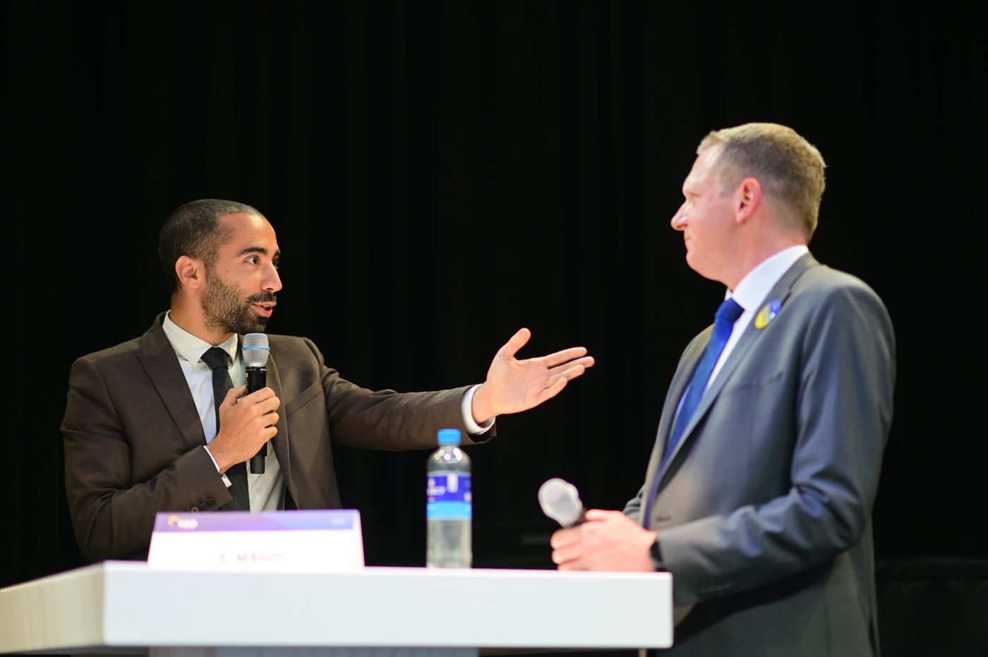 Politieke confrontatie tussen CD&V en MR: Mahdi reageert scherp op oproep Bouchez