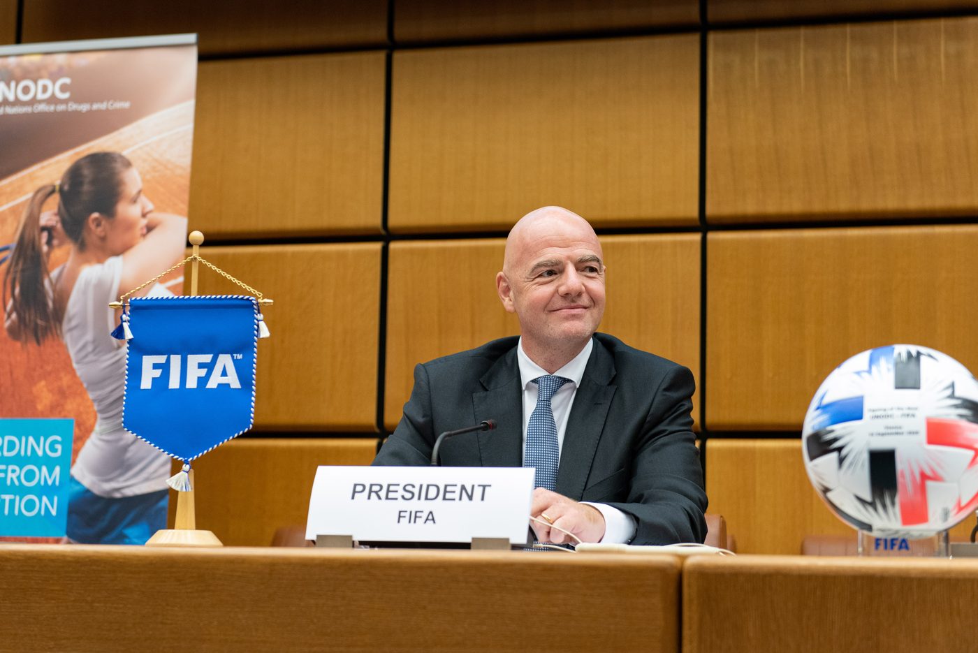 Infantino betaalde minnares tonnen met UEFA-geld: nieuw schandaal treft FIFA-baas