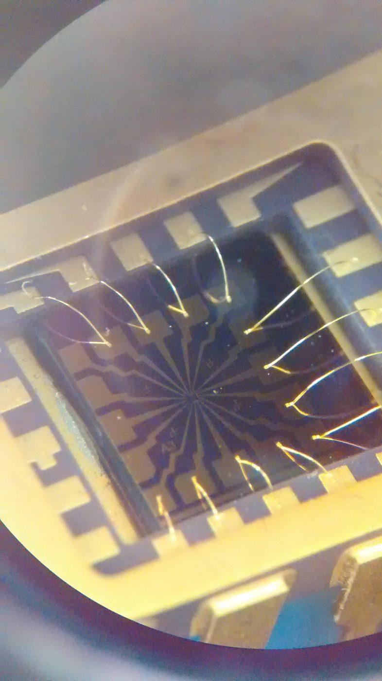 Nieuwe AI-chip bootst reflexmatige motoriek van het brein na met tienduizend keer minder berekeningen