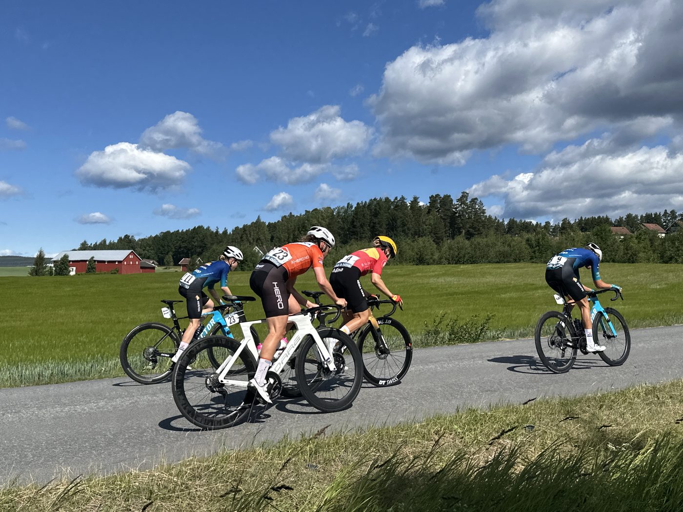 Sigrid Haugset soleert magistraal naar geel, Kopecky komt een zucht tekort