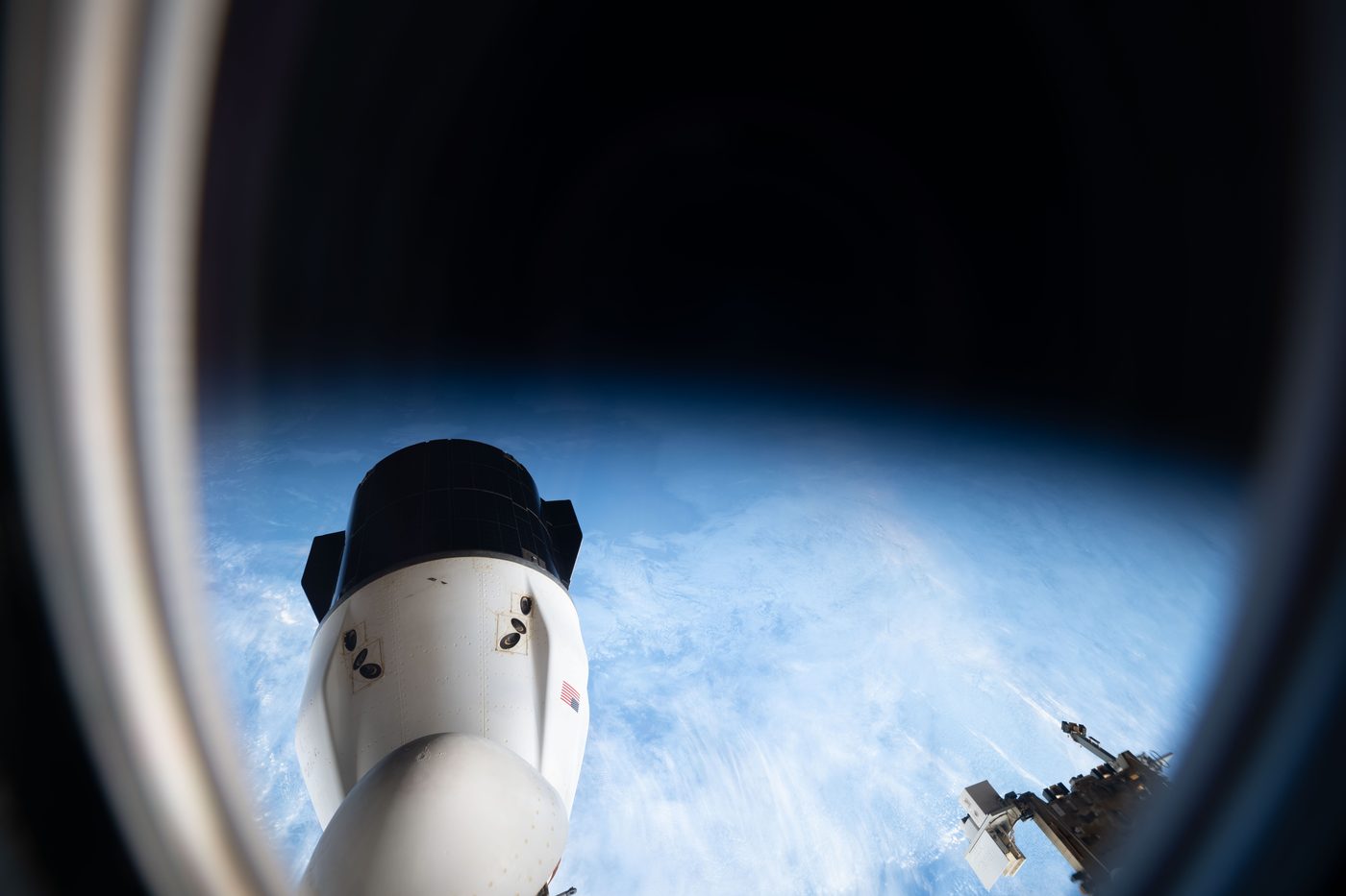 SpaceX en NASA stellen lancering naar ISS uit door lek in Dragon-capsule