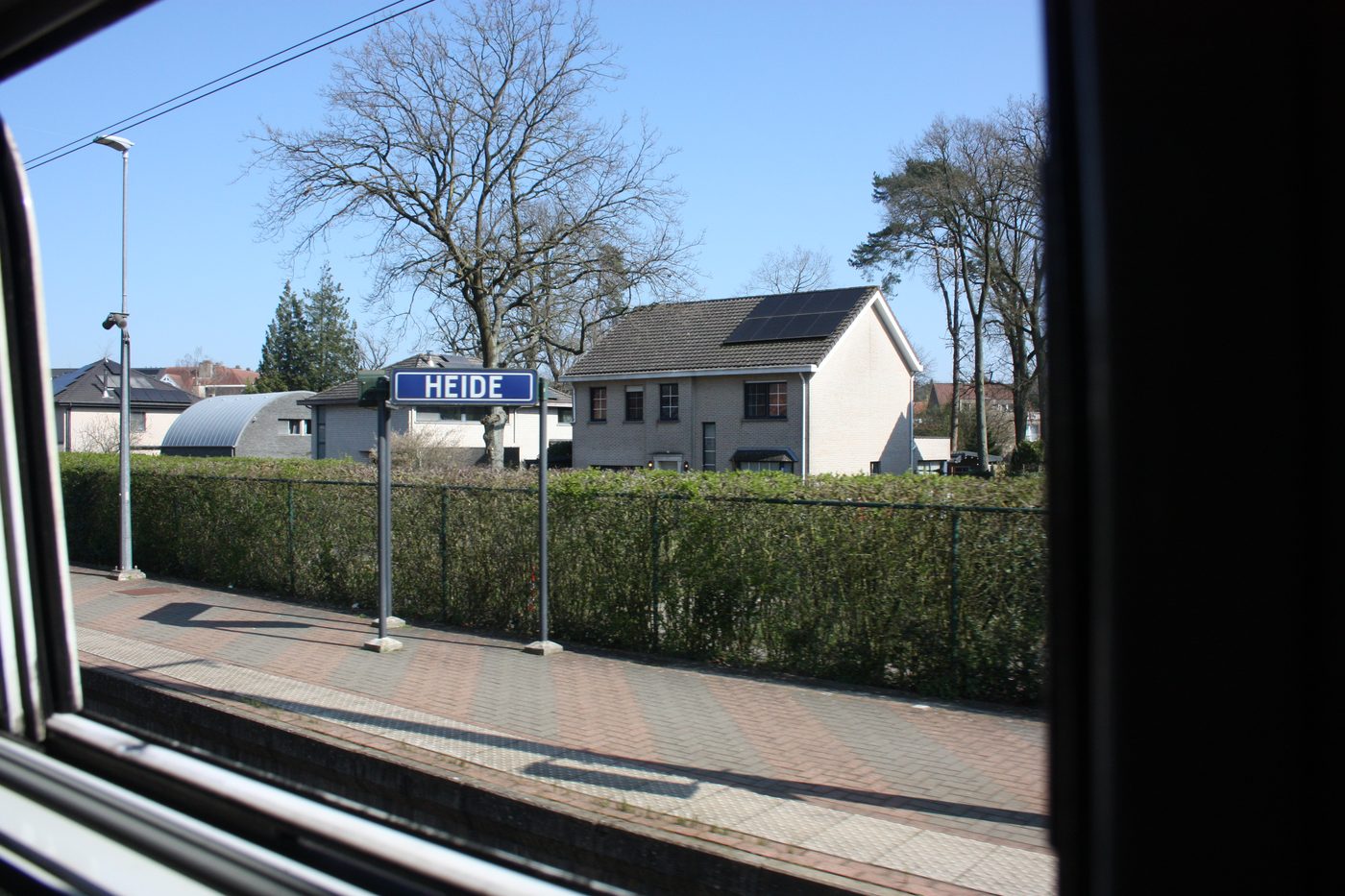 Man klopte op vertrekkende trein in station Heide — en verloor daarbij een been