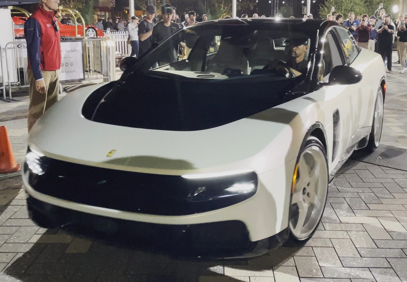 Recordbedrag: Eerste elektrische Ferrari Luce geveild voor 35 miljoen euro