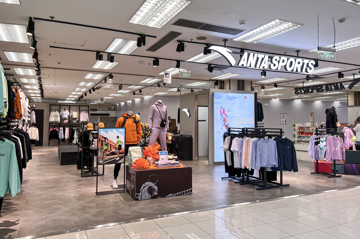 Anta Sports mikt op wereldtop: Chinese sportgigant wil Nike in 2027 passeren
