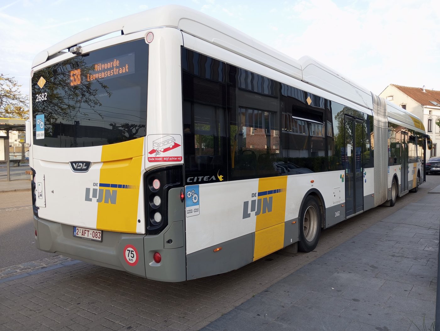 Discussie over flesvoeding op De Lijn bus leidt tot debat