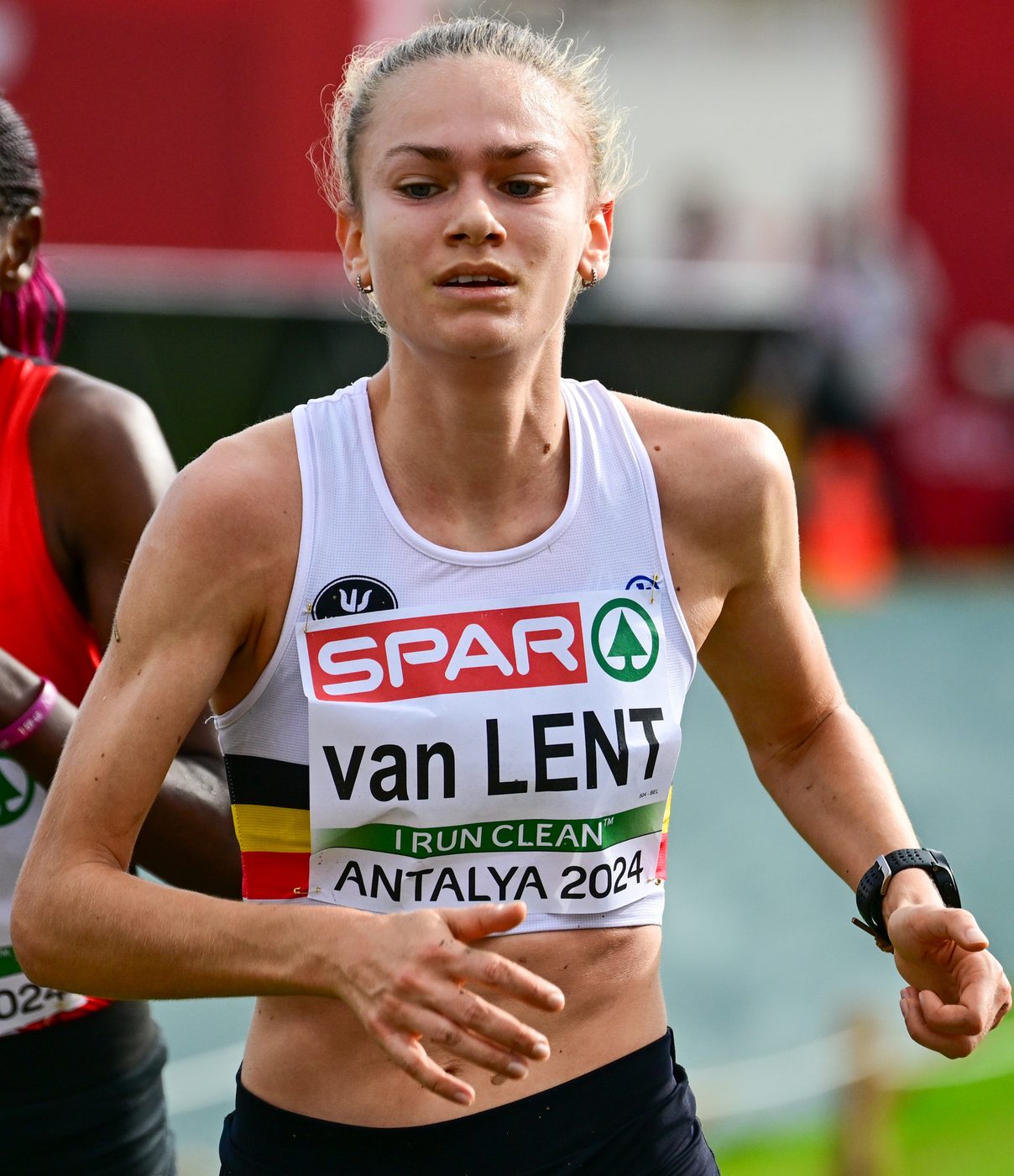 Tranen bij Jana Van Lent: Belgische atlete pakt brons op 10.000 meter EK