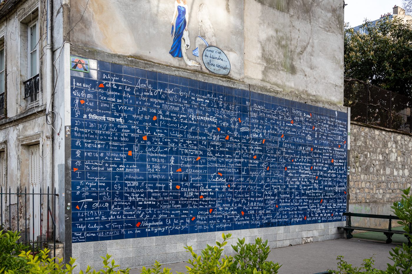 Scheuren bedreigen Parijse 'Liefdesmuur', toeristische trekpleister tijdelijk gesloten
